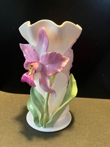 ボーンチャイナフラワー花瓶 置き物