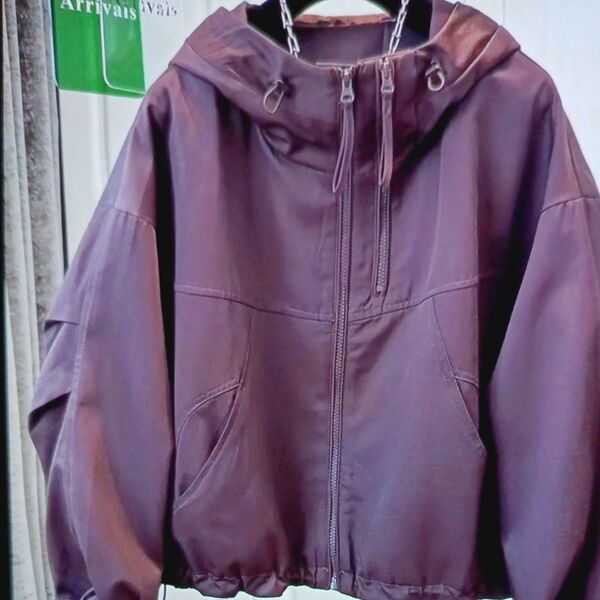 ゆったりフィット ジッパーポケット付き 春秋向け軽量無地ダークレッドジャケット