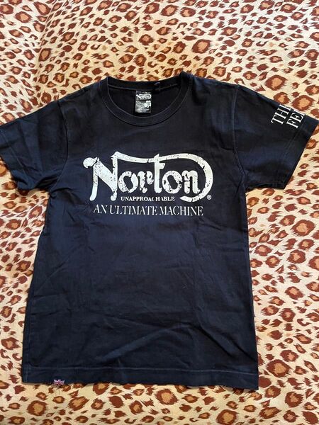 美品★Norton ★ブラックTシャツ150cm