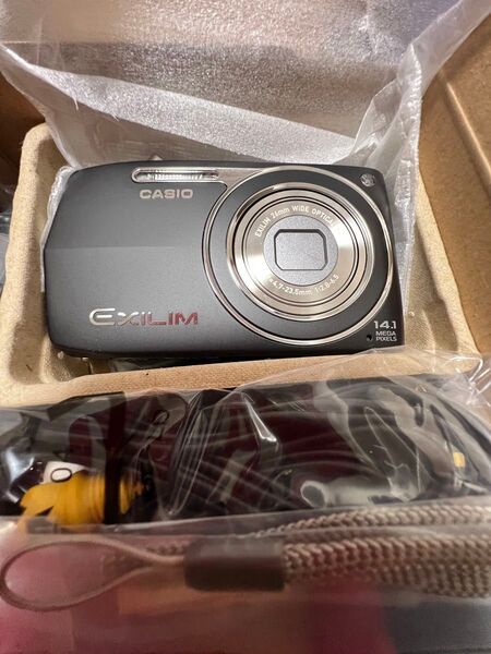 CASIO EXILIM EX-Z2000 デジタルカメラ ブラック 新品未使用