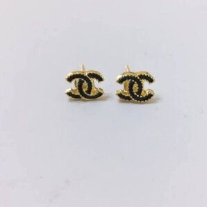 ヴィンテージボタン シャネル ブラックミニピアス