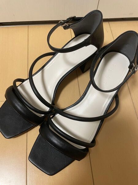 PLST ストラップデザイン ブラックサンダル Mサイズ