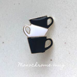 モノトーンのマグカップのピンバッチ コーヒーカップ ピンズ プレゼント 男女兼用 ブローチ cafe 白 黒