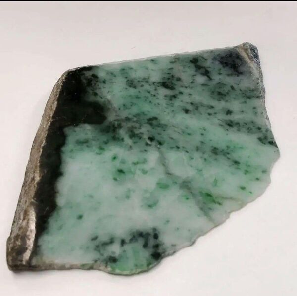 ミャンマー産 本翡翠 原石 177.5g No.72 JADEITE