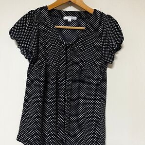 KLEIN PLUS+ ドット柄ブラウス