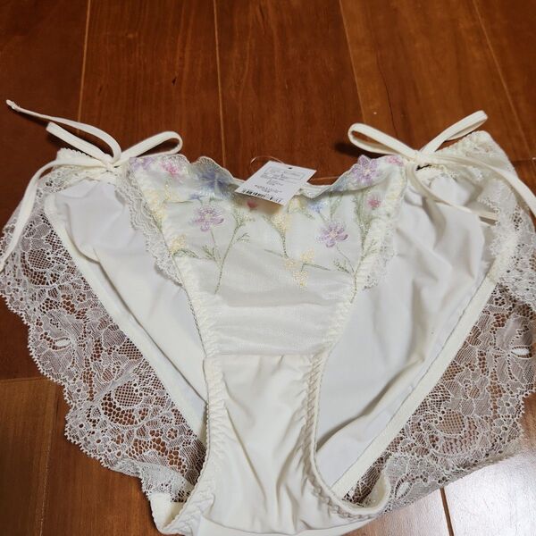 新品未使用タグ付チュチュアンナ(tutuanna)レギュラーショーツ