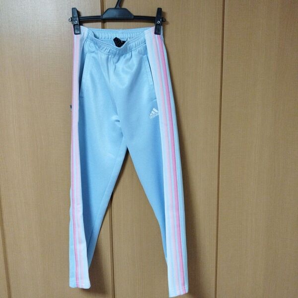 美品!adidas ジャージパンツ 水色 150サイズ