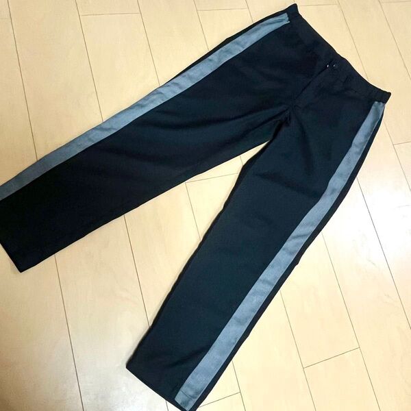 値下げ 新品 タグ無し メンズパンツ チノパン 黒色パンツ サイドライン入り