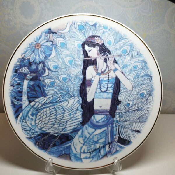 絵皿 中国北京の画家 ザン・ホンビン 「ピーコックプリンセス」26cm ART VIVANT