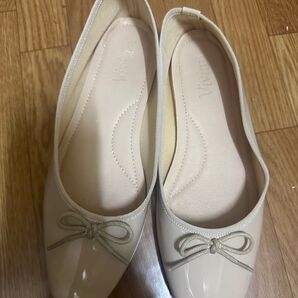 リボン付きフラットパンプス ベージュ