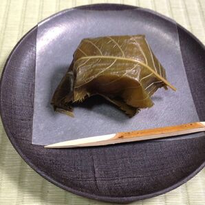 乾漆色紙菓子皿