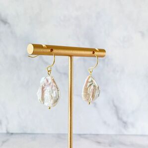 【新品】揺れる 淡水バロックパール 18KGP ゴールドピアス silver925 ハンドメイド