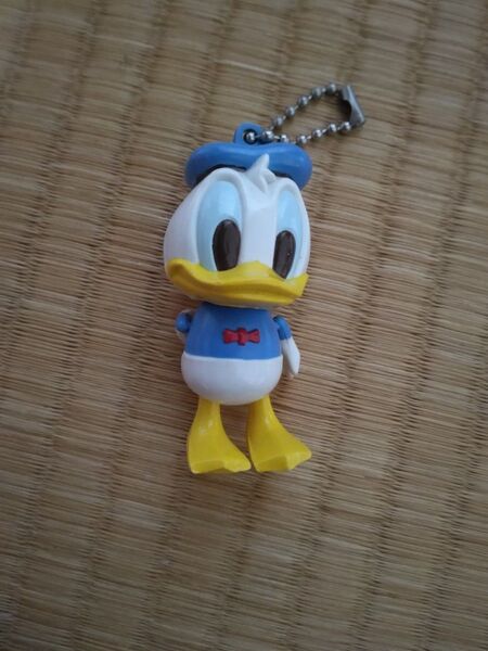 ドナルドダックのキーホルダー ディズニーグッズ