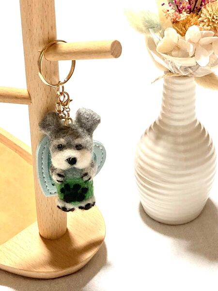 羊毛フェルト犬 シュナウザーのハート型フォトフレームキーホルダー ハンドメイド