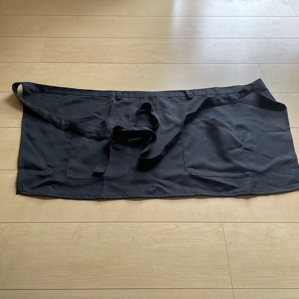 黒のエプロン