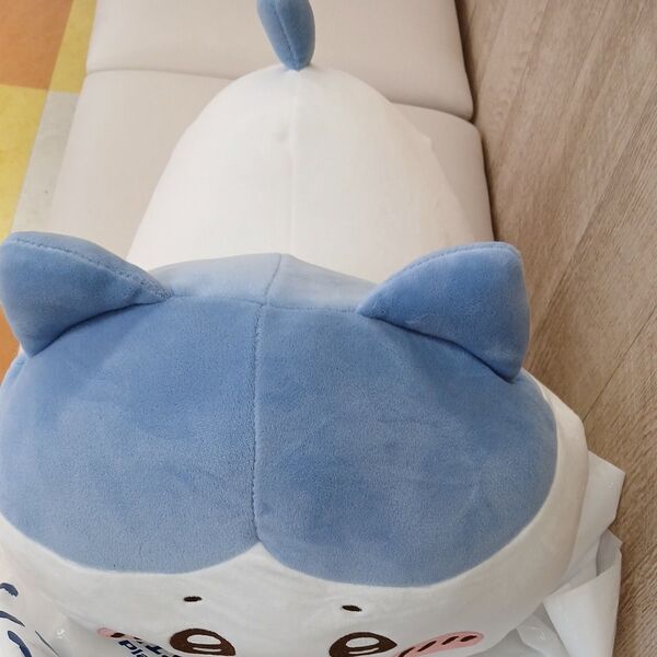 ちいかわもっちりねそべりBIGぬいぐるみハチワレぬいぐるみにちいかわぬいぐるみの2点セットに古本屋のパスケースポーチ付き