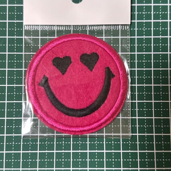 スマイルワッペン アイロンワッペン ワッペン ピンク ハンドメイド