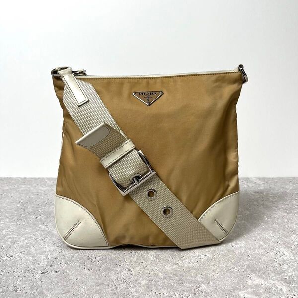 PRADA プラダ ショルダーバッグ サコッシュ 三角ロゴ ナイロン レザー クロスボディ 斜め掛け