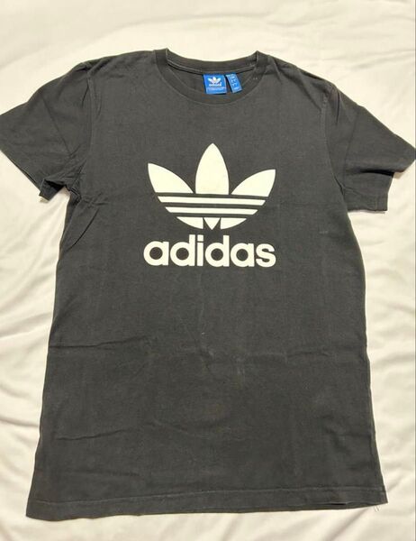 【adidas ロゴ 黒Tシャツ】Sサイズ★レディース★翌日発送