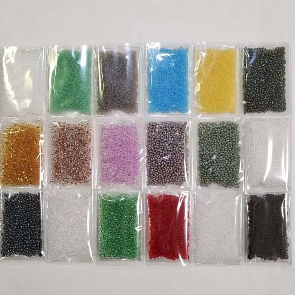 チェコビーズ ファルファーレ 小 約2x4mm 10g×18色=180g