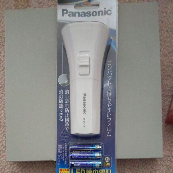 パナソニック 乾電池エボルタNEO付きLED懐中電灯 BF-BG44K-W