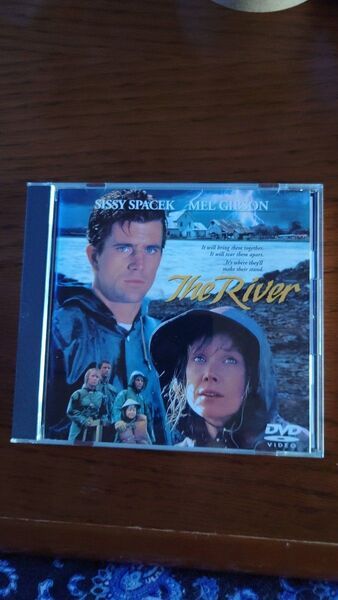 「ザ・リバー」セル版DVD 美品 メル・ギブソン シシ・スペイセク