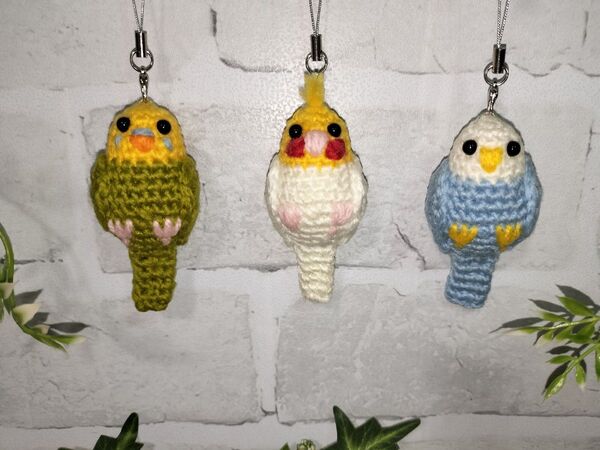 セキセイインコ2匹とオカメインコの あみぐるみストラップ♪