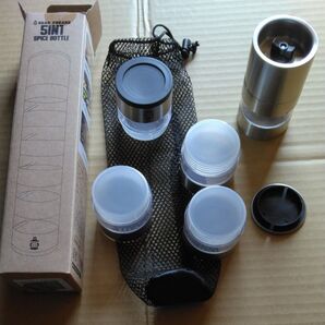 新品 ミル付き スパイスボトル