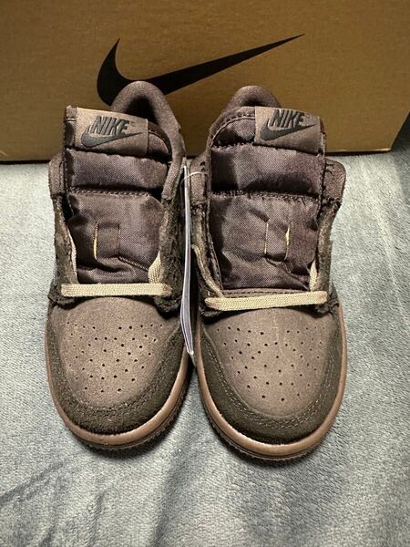 週末限定価格トラヴィススコット エアジョーダン1Low Velvet Brown17cm
