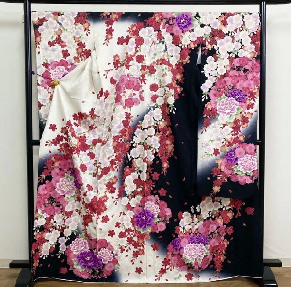 振袖 正絹 刺繍 成人式着物 可憐な花 金糸 身丈 約164cm(肩から)