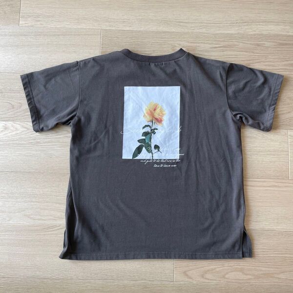 【INGNI】チャコールグレーフラワーフォトTシャツ
