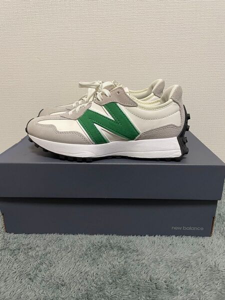 New Balance ホワイト/グリーン スニーカー 327