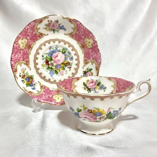 美品 ロイヤルアルバート レディカーライル エイボン カップ&ソーサー