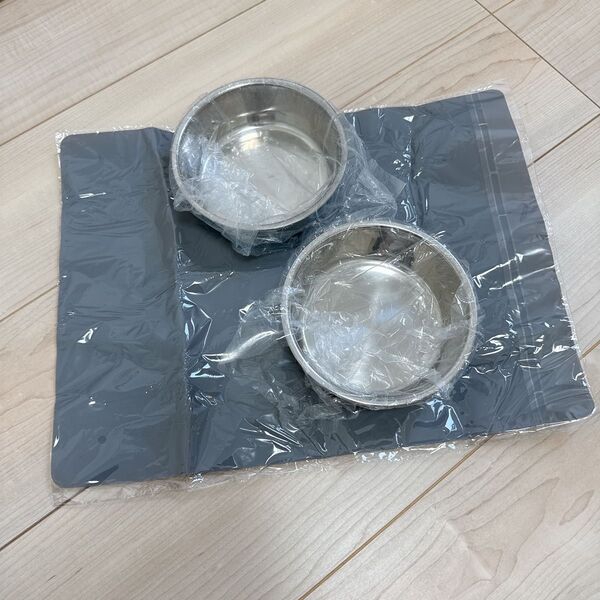 新品 未使用 2個 犬 ドッグフード ペット お皿 ボウル 餌入れ 滑り止め シリコンマット