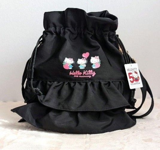 【新品】ハローキティ 50周年 巾着バッグ 黒 リボン フリル 量産系女子に♪