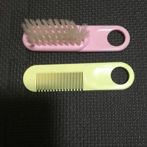  Pigeon baby brush, comb set 