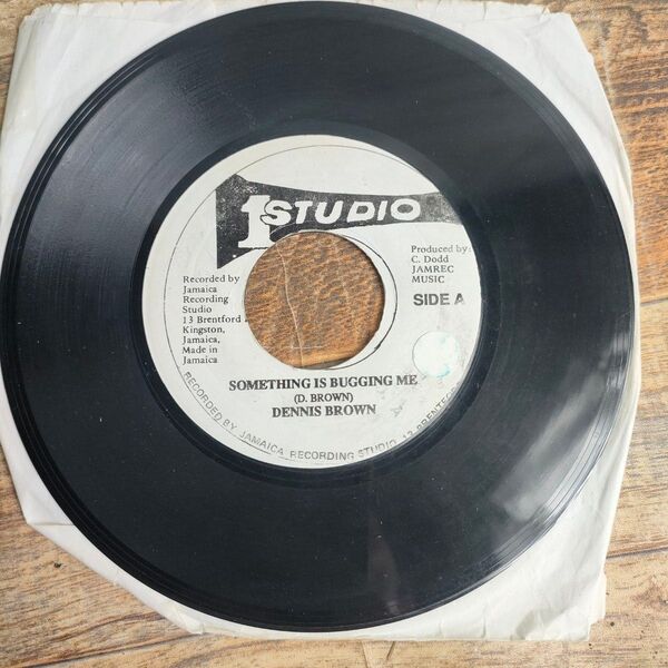DENNISBROWN ■ SOMETHING IS BUGGING ME ■ STUDIO1 レゲエ ロックステディ レコード