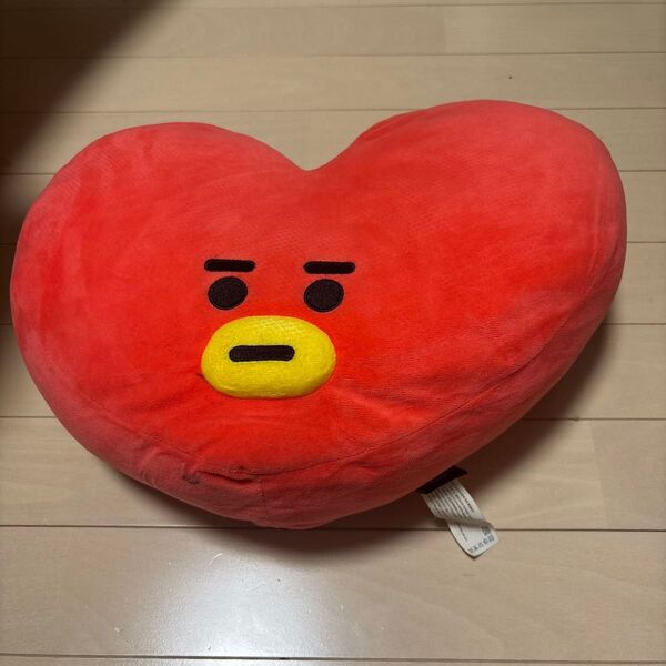 BT21 TATA ハート型クッション
