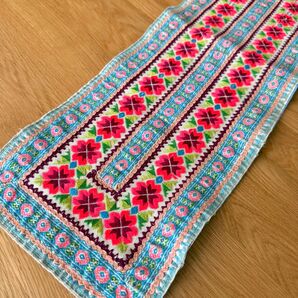 モン族古布 民族衣装 刺繍生地 タペストリー