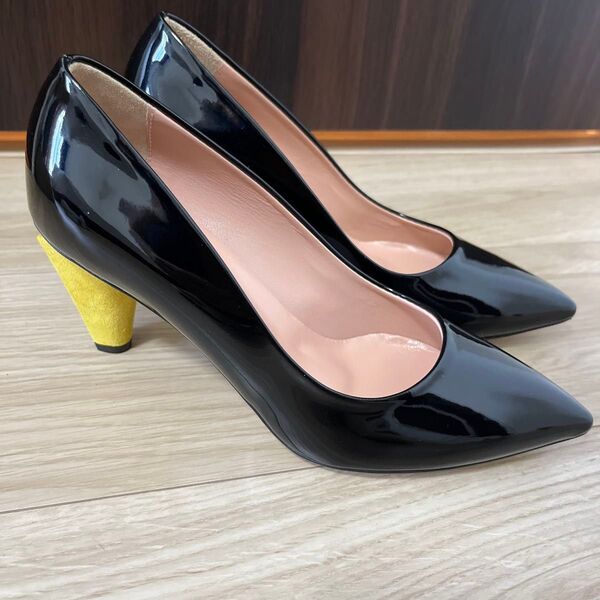 新品未使用!【POLLINI】 イタリア製 エナメルハイヒールパンプス36