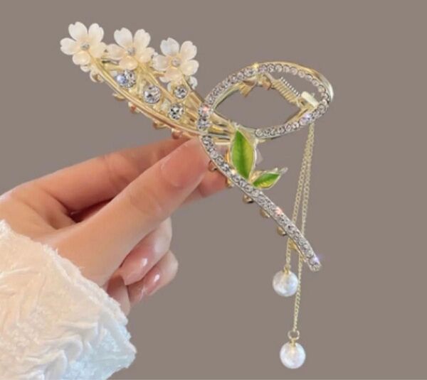 ホワイトお花デザイン 白 パール ラインストーン ヘアクリップ バンズクリップ ゴールド髪留め まとめ髪 花 髪 ラインストーン
