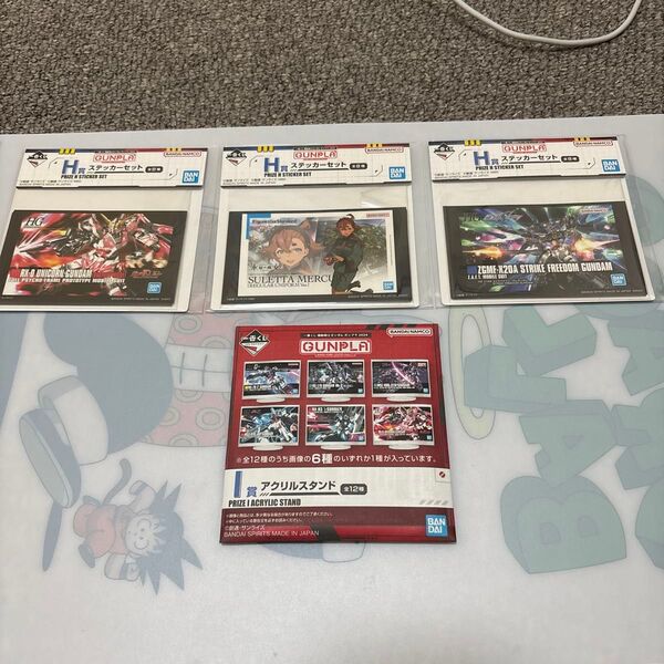 一番くじガンプラ アクリルスタンドとステッカーのセットです。