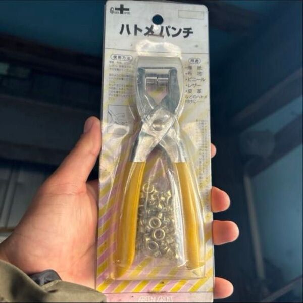ハトメパンチ レザーなどの穴あけ