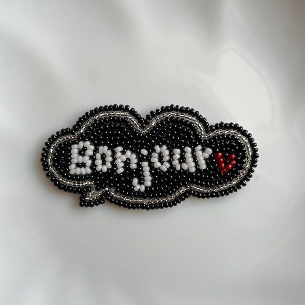 bonjour (こんにちは) ブローチ ビーズ刺繍 フランス語
