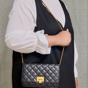 CHARLES & KEITH チェーンバッグ