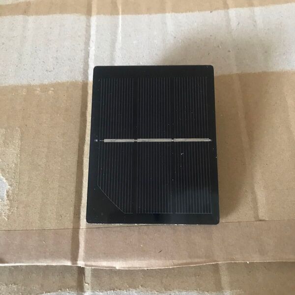ソーラーパネル 単3電池充電