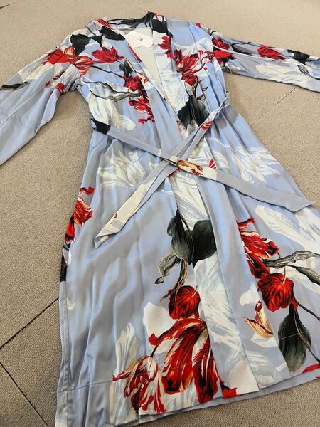 安室奈美恵 H&M 花柄ガウン 水色 レディース