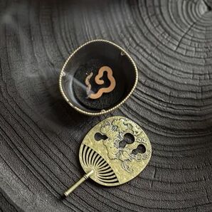 【香炉】うちわ型 金属 重厚感 お香立て アジアン エスニック 細部作り込み 高品質 お香受け 皿 アロマ お香 線香 コーン