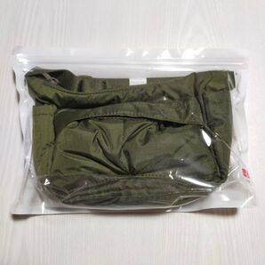 ユニクロ マルチポケットミニショルダー ノベルティー 色:カーキ
