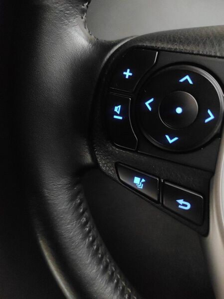 ヴォクシー80 ノア ステアリングスイッチ アイスブルーLED打ち替え 完成品
